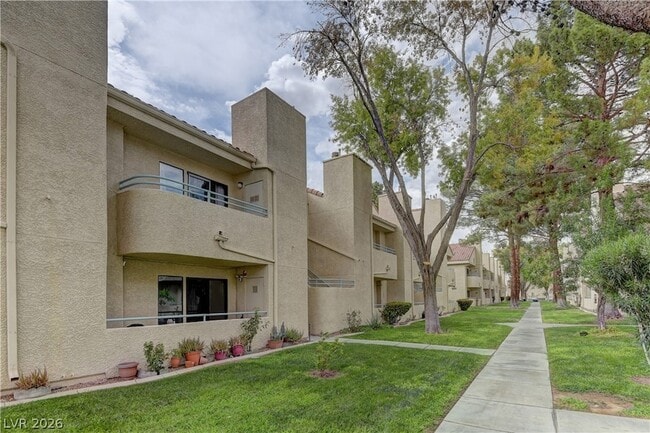 Building Photo - 820 N Sloan Ln