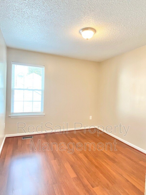 Building Photo - 204 Gate House Rd