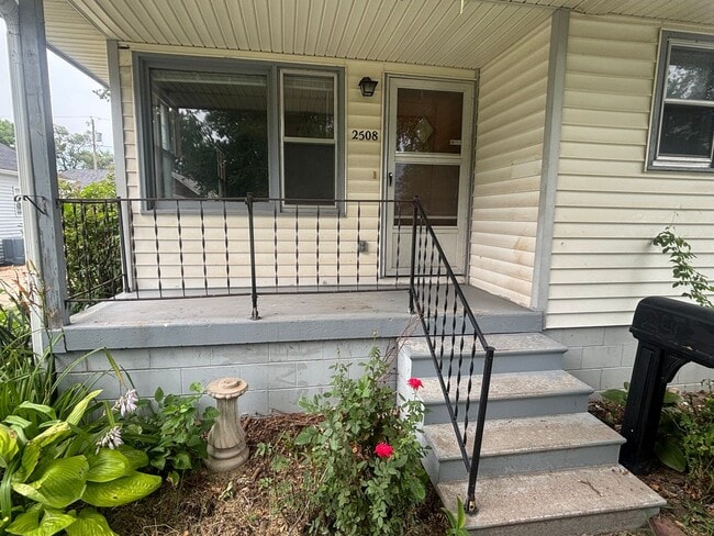 Primary Photo - 3-bedroom 1 bath house available now
