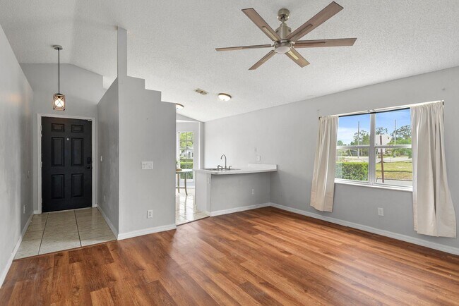 Building Photo - Winter Park 3 bedroom steps to shopping, dining.