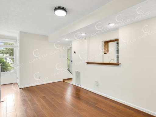 Building Photo - 3 Bedroom Townhome in Richmond – $2,195/mo