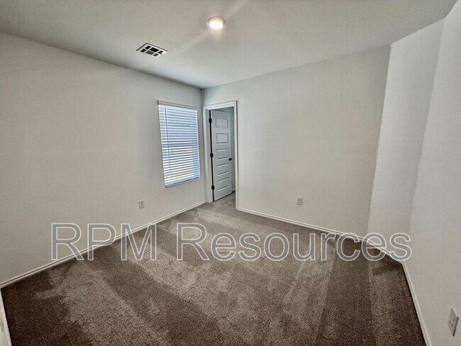 Building Photo - 10401 Little Blue Ln