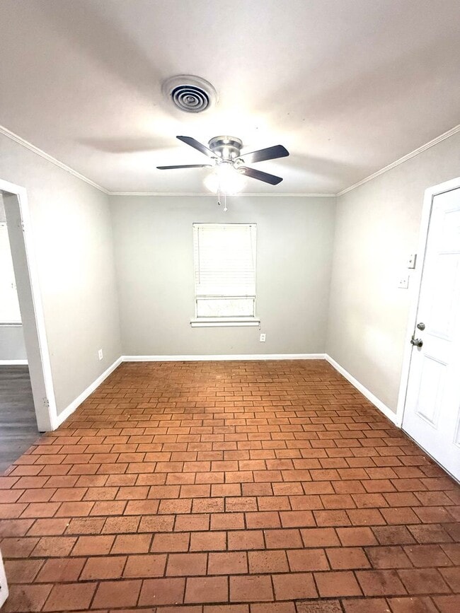 Building Photo - 1826 Pinecrest Dr