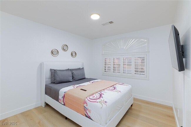 Building Photo - 9762 Silver Dusk Ct