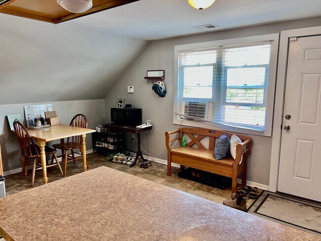 Building Photo - 410 Eureka Ave SE