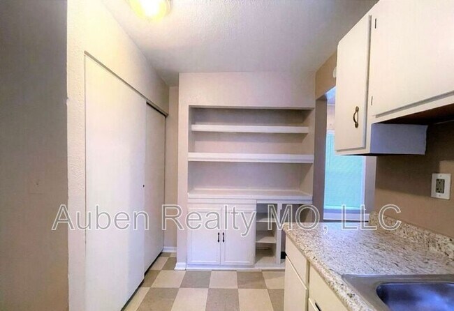 Building Photo - 65 S 19th St