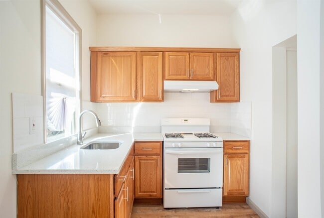 Building Photo - 428 69th St