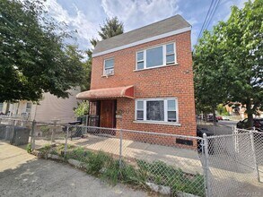 Building Photo - 817 Van Nest Ave