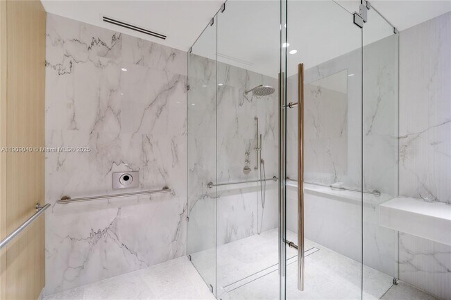 Building Photo - 300 Biscayne Blvd Way