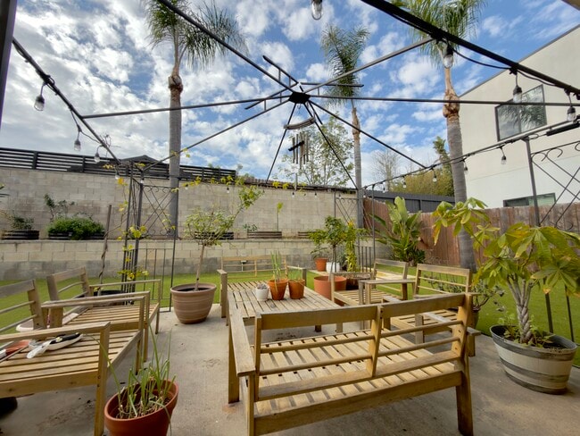 Building Photo - 4504 Moraga Ave