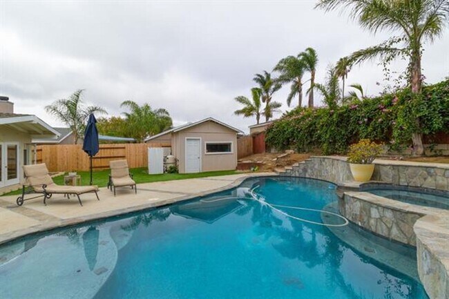 Building Photo - Lovely & Spacious Clairemont Home!  3BD/2BA w/ Pool & Hot Tub! Only - $5,495/mo