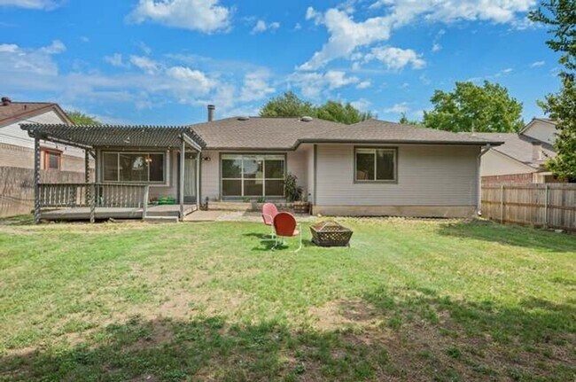 Building Photo - 4 Bedroom Single Family Home in Pflugerville
