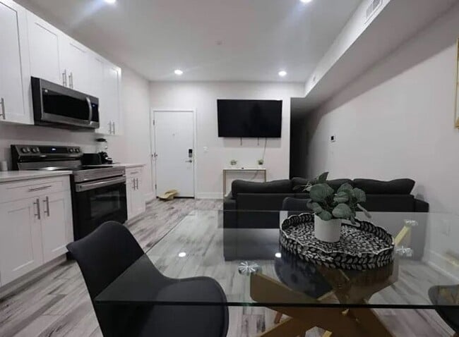 Building Photo - 1107 N 41st St