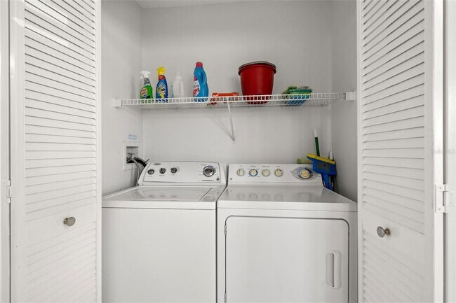 Building Photo - 6191 Bahia Del Mar Blvd S