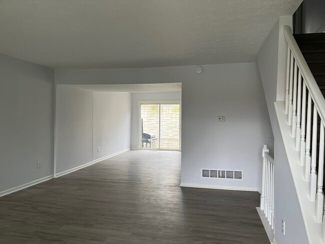 Building Photo - Fantastic Townhouse Westerville schools 2 bedroom 2.5 bathroom, basement