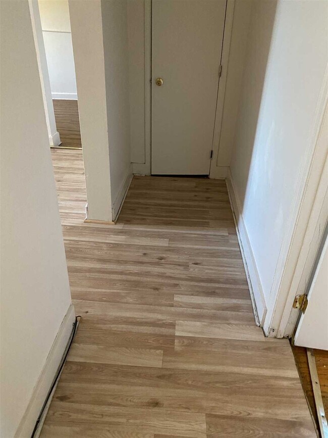 Building Photo - 139 Rombout Ave