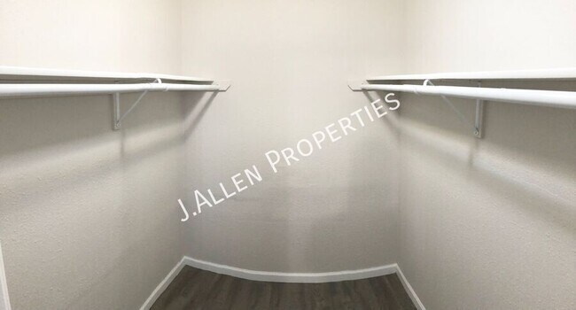 Building Photo - 1807 Parker Cir