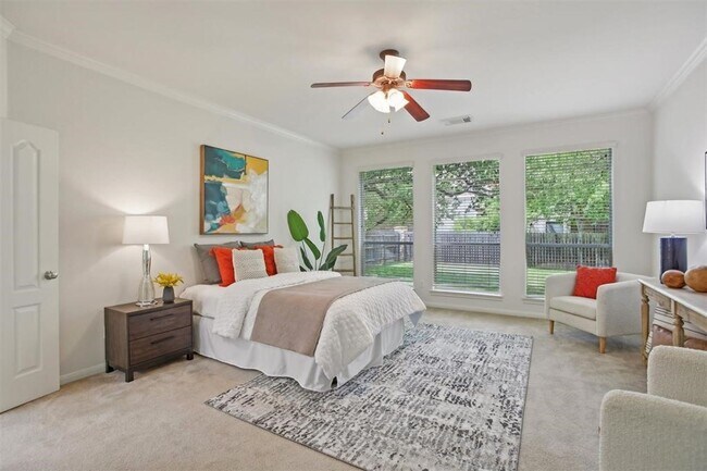 Building Photo - Red Oaks Subdivision / 5 bedrooms, 4 bathr...