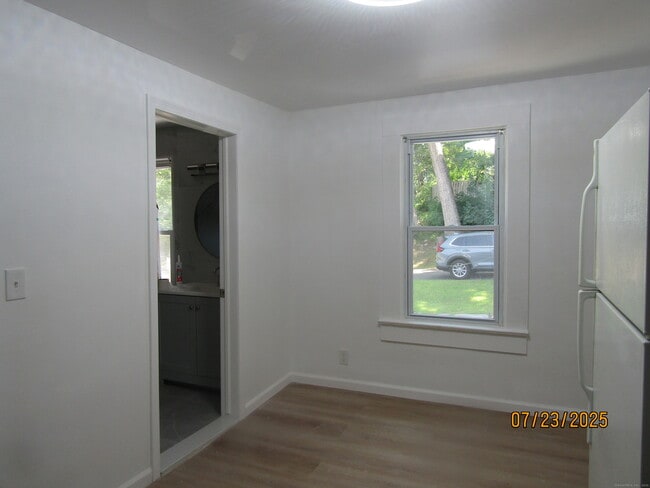 Building Photo - 319 Valley St