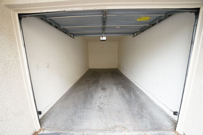 Building Photo - SHOWINGS AVAILABLE NOW