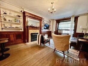 Building Photo - Magnirficent 2 BED in Historic Brownstone w/ Garden & W/D in unit!