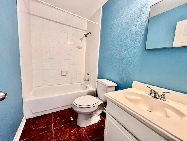 Building Photo - 19514 Azalea Valley Dr