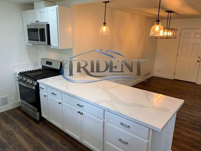 Building Photo - 685 N Barrett Rd