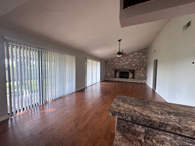 Building Photo - BEAUTIFUL WOOD FLOORING IN THIS 3 BR IN FO...