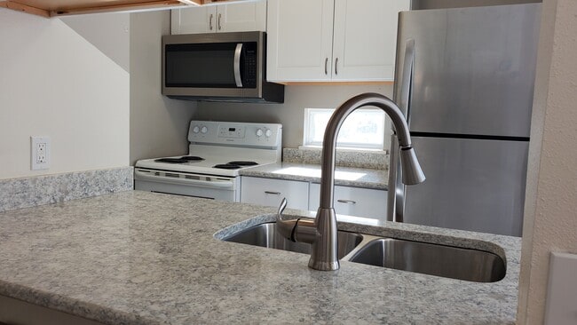 Quartz countertops - 1830 22nd St
