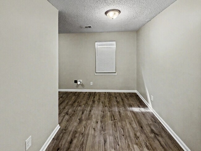 Building Photo - 4551 Sunny View Dr