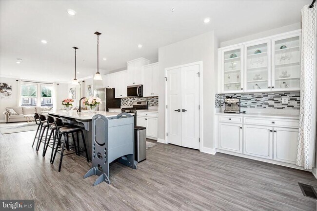 Building Photo - 6042 Fallfish Ct