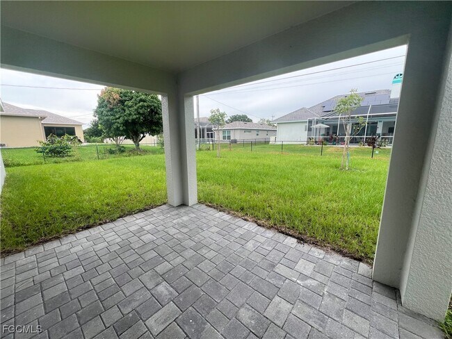 Building Photo - 2127 SW 12th Ave