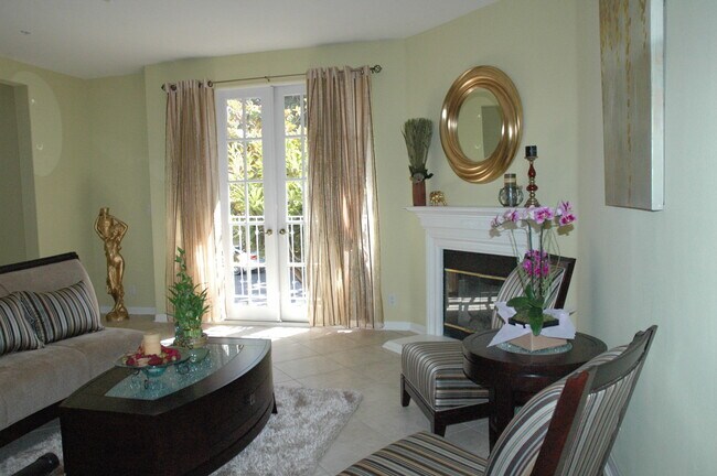 Livingroom - 1250 Midvale Ave