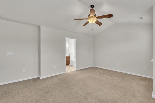 Building Photo - 3 Bedroom Townhome with 2 Car Garage in He...