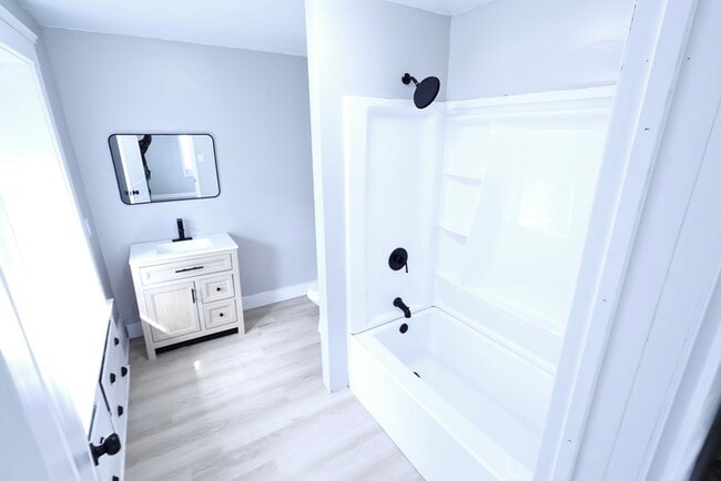 Building Photo - 991 Diana Ave