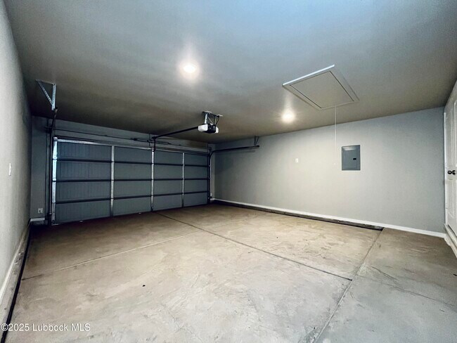 Building Photo - 2109 N Avenue L