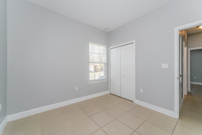 Building Photo - 532 Imperial Pl