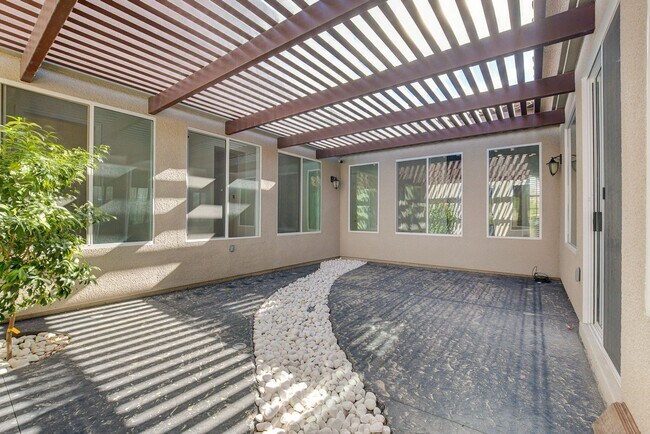 Building Photo - Anthem country Club Golf Community Beauty