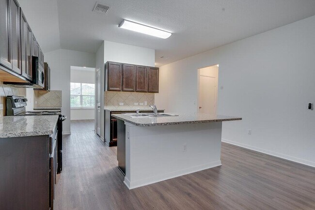 Building Photo - 403 Pentire Way