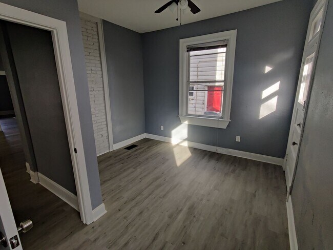 Building Photo - 121 Cohassett St