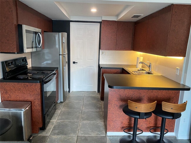 Building Photo - 2056 NE 9th Ave