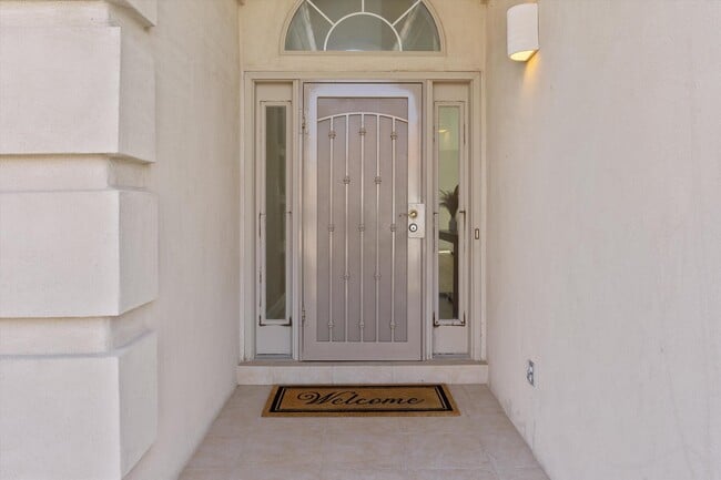 Building Photo - 11421 Desert Classic Ln NE