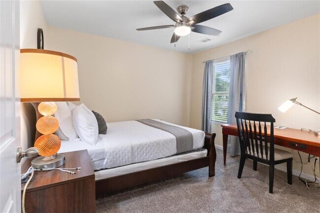 Building Photo - 2896 S Hills