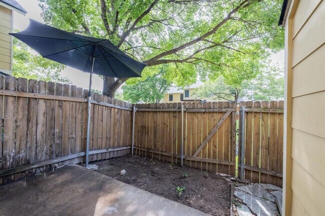 Building Photo - 11901 Swearingen Dr