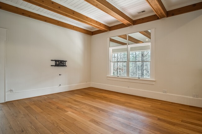 Building Photo - 780 Hart Rd