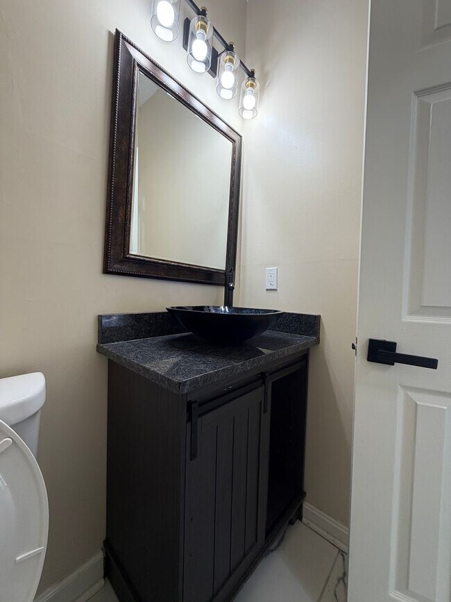 Building Photo - 4 bed | 2.5 bath | 2,630 sq ft