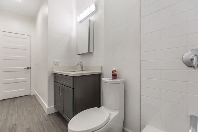 Building Photo - Beautiful 2 bedroom in Echo Park/Silver Lake with parking!