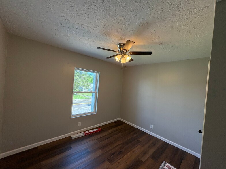 Building Photo - 3302 Tazewell Pike