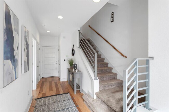 Building Photo - 7203 Bassett Ct