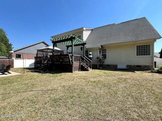 Building Photo - 561 Thorncliff Dr